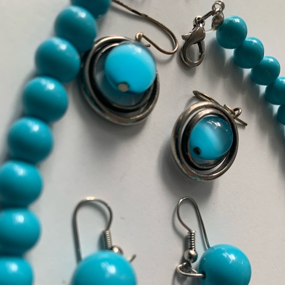 Turquoise Pearl Boho Chic Necklace Plus Two Sets of Earrings - Picture 2 of 3